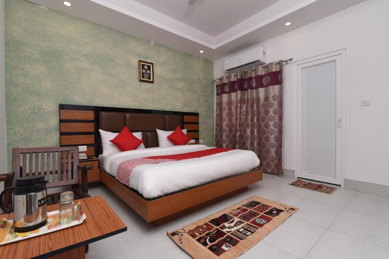 Capital O 13310 Noida Suites Экстерьер фото