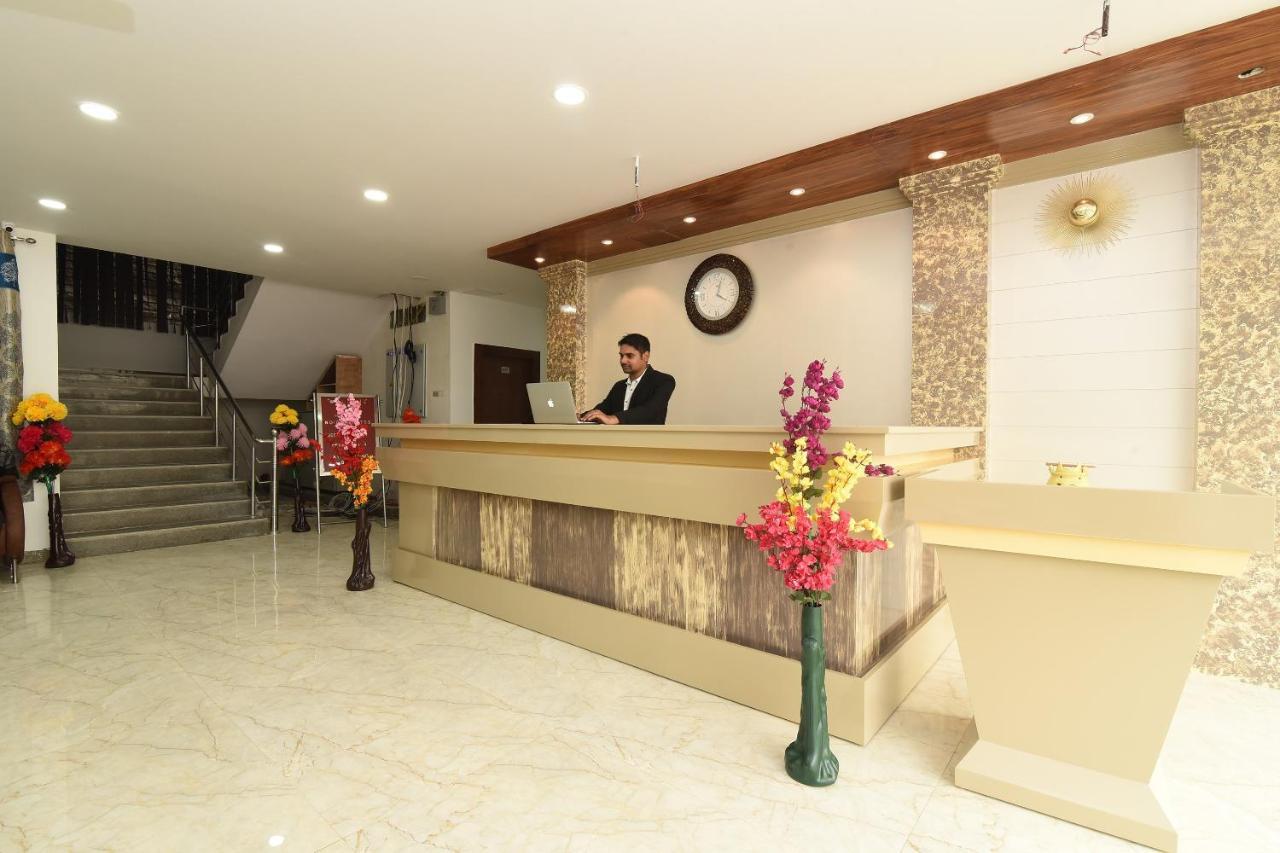 Capital O 13310 Noida Suites Экстерьер фото