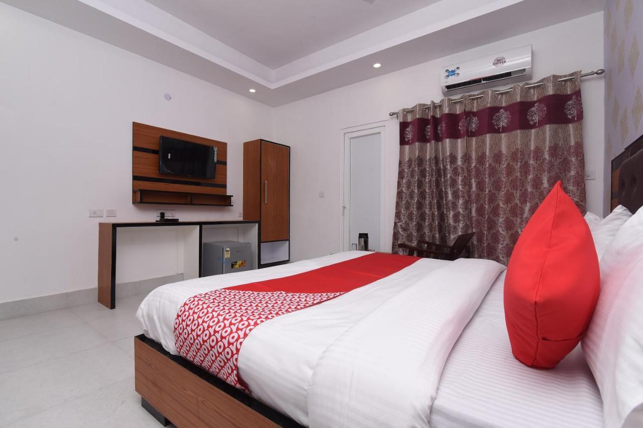 Capital O 13310 Noida Suites Экстерьер фото
