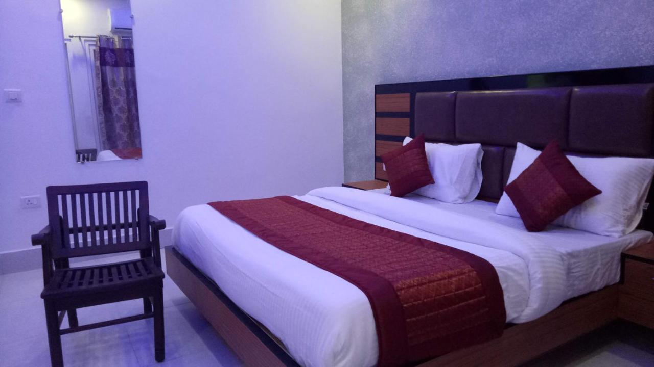 Capital O 13310 Noida Suites Экстерьер фото