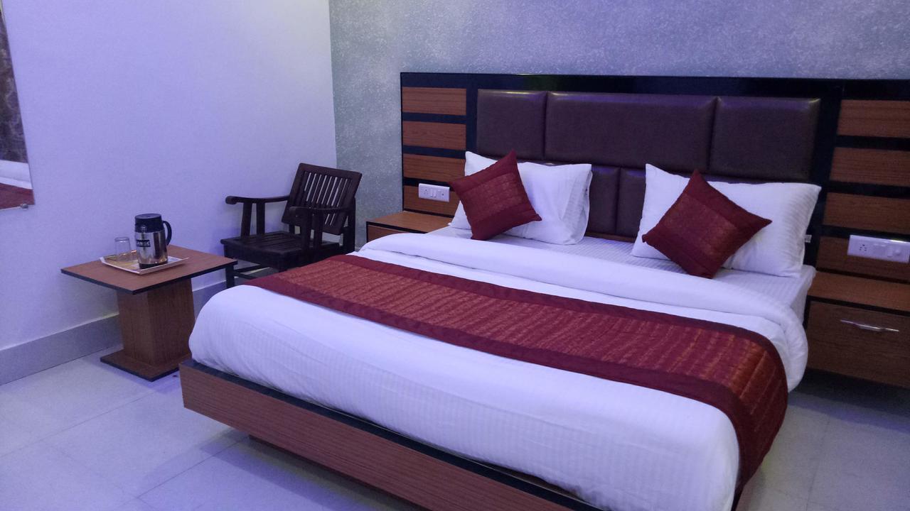 Capital O 13310 Noida Suites Экстерьер фото