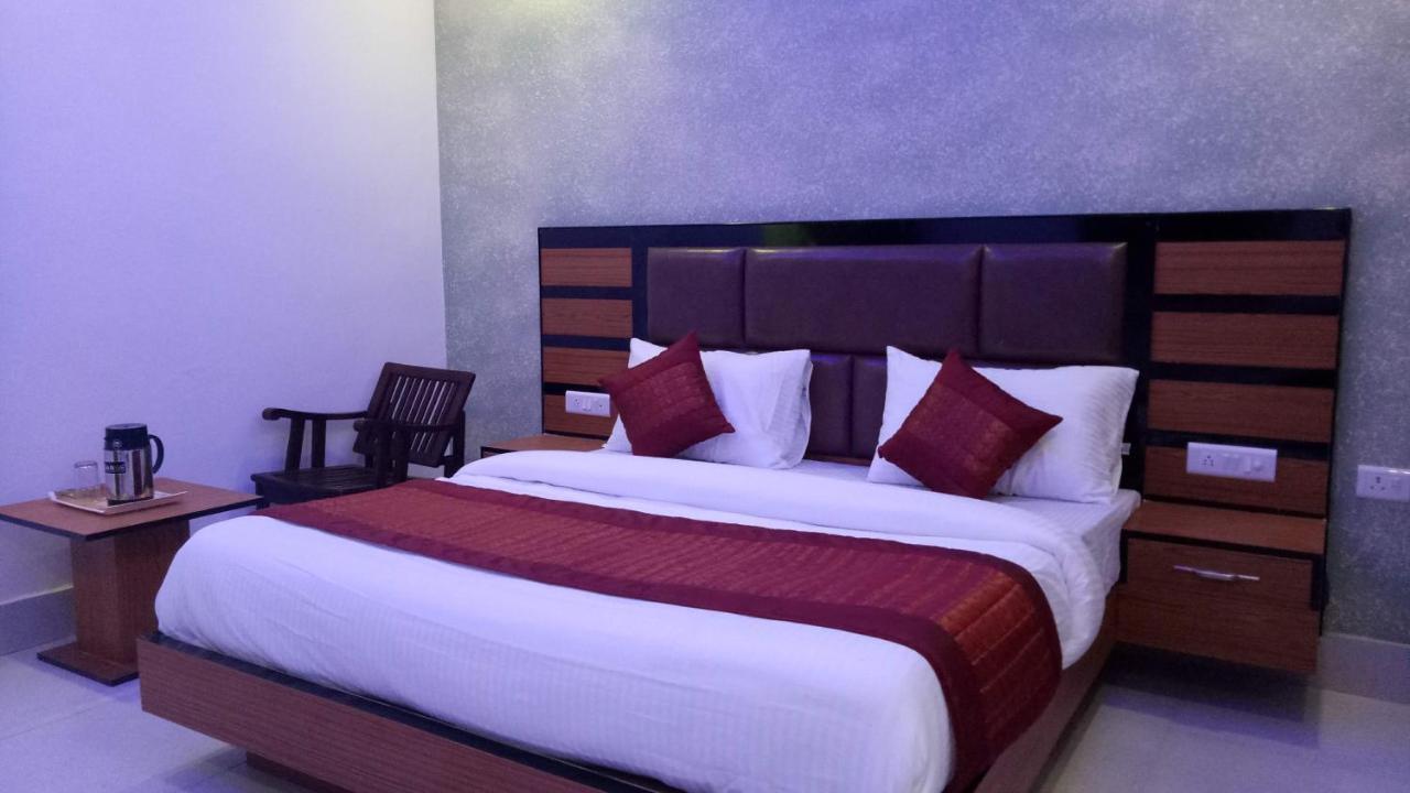 Capital O 13310 Noida Suites Экстерьер фото