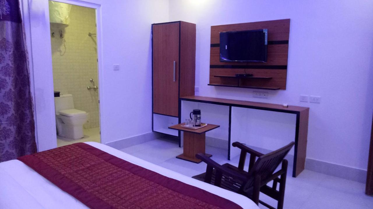 Capital O 13310 Noida Suites Экстерьер фото