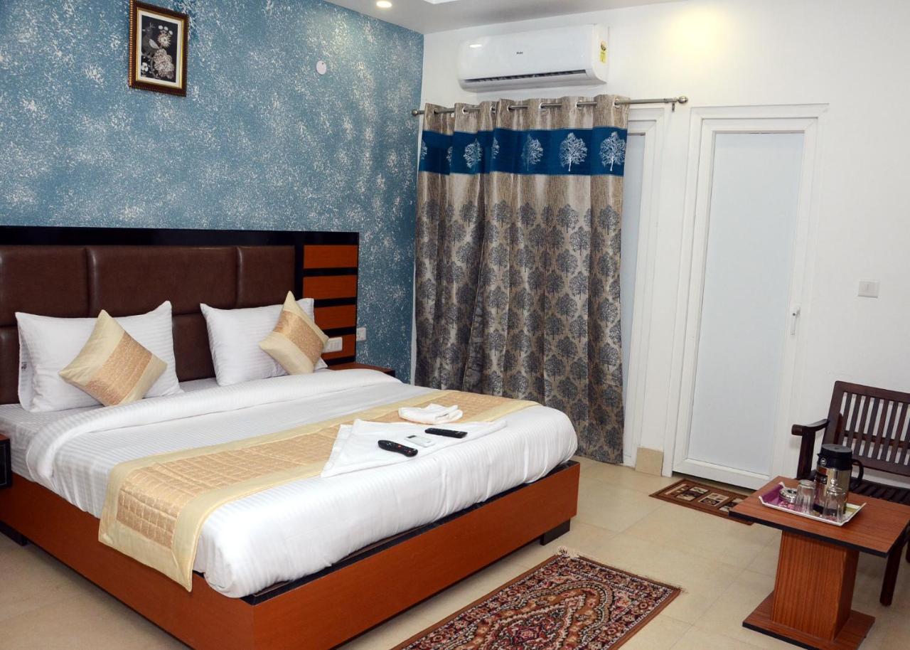Capital O 13310 Noida Suites Экстерьер фото