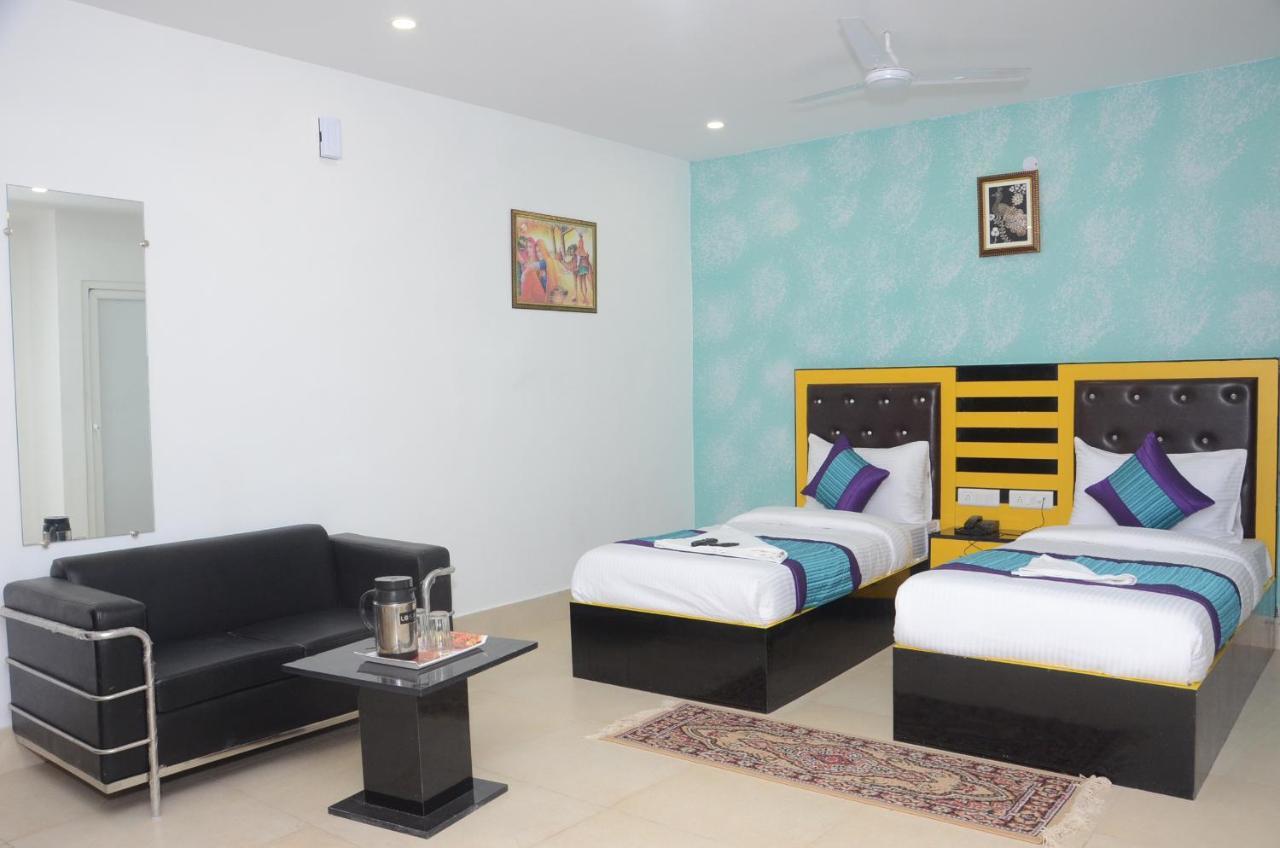 Capital O 13310 Noida Suites Экстерьер фото