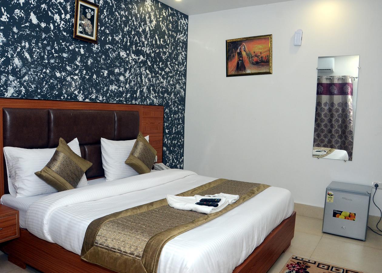 Capital O 13310 Noida Suites Экстерьер фото