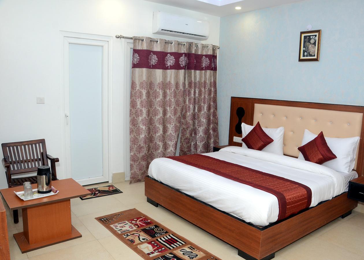 Capital O 13310 Noida Suites Экстерьер фото